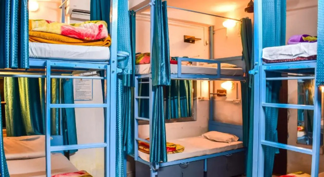 Кровать в общем номере (женский номер) Skyard Hostel Rishikesh Laxman Jhula