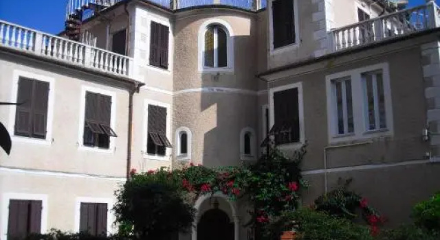 Albergo Fiorenza & Banksia, Забронировать Отель Алассио Ривьера-делле-Пальме