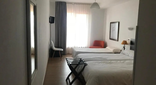 Трёхместный номер Standard с балконом Hotel Montañés