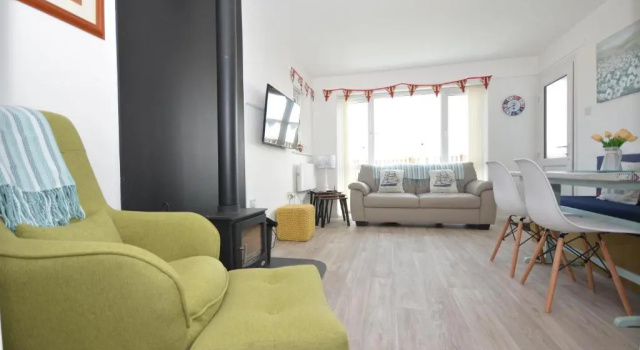 Beach Front 3 Bed Cottage and Hot Tub Kessingland, Book Feriehus Lowestoft 