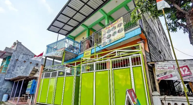 Hotel O Kost Esklusif Barokah, Rezerwuj Hotel Hotele w East Java z Parkingiem, Parking