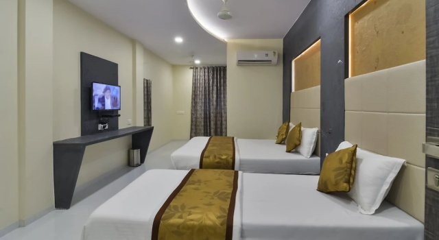 Трёхместный номер Deluxe Hotel Aroma- Dadar