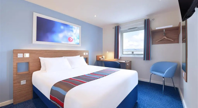Travelodge Cheshire Oaks, Забронировать Отель Ньютон-ле-Уиллоус Англия