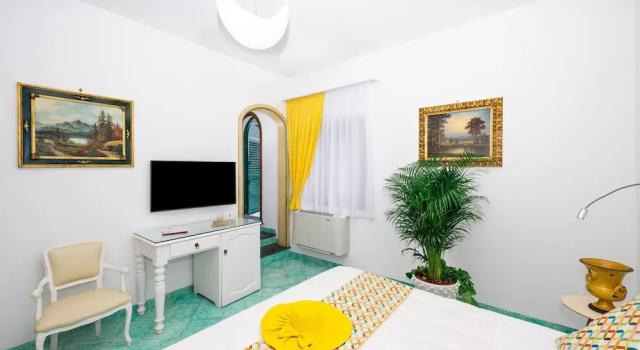 Двухместный номер Standard с балконом и с частичным видом на море Hotel Royal Prisco