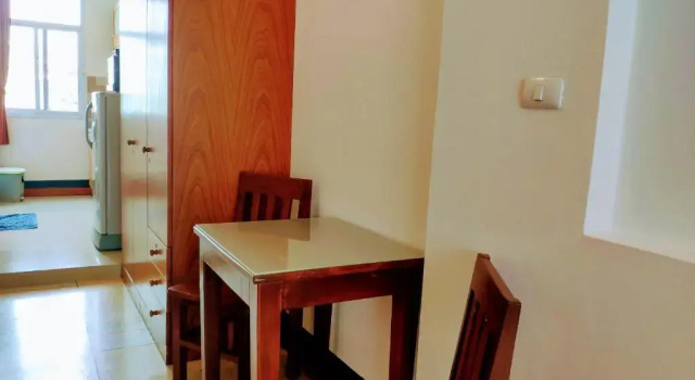 Quiet studio with king bed, kitchen and balcony, Забронировать Отель Бангкок Провинция Бангкок