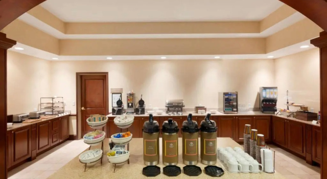 Четырёхместный люкс Country Inn & Suites by Radisson, Braselton, GA