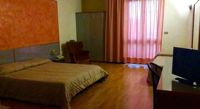 Hotel Ristorante Venusia, Забронировать Отель Отели Веноза с бассейном, Бассейн