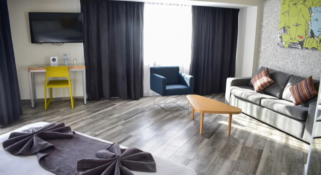 Полулюкс Hotel Perla Central