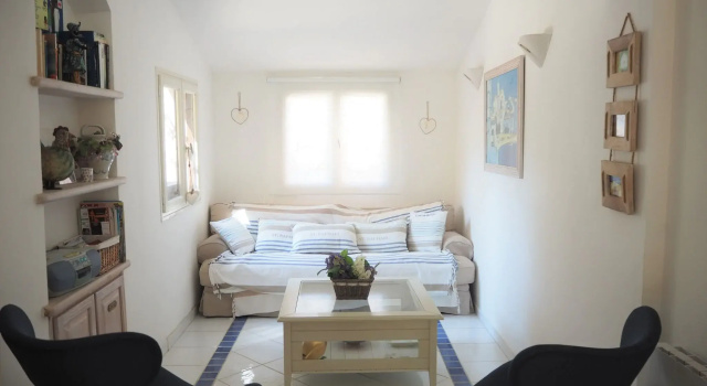 Holiday home with shared pool and 200 m from the beach, Sainte-Maxime, Забронировать Отель Сент-Максим Mimosa Road