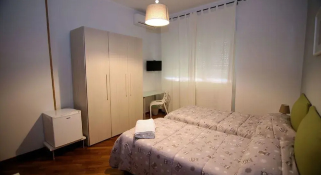 B&B Casa Vittoria, Забронировать Отель «постель и завтрак» Неаполь Кампания, рядом с Больница «Мональди»