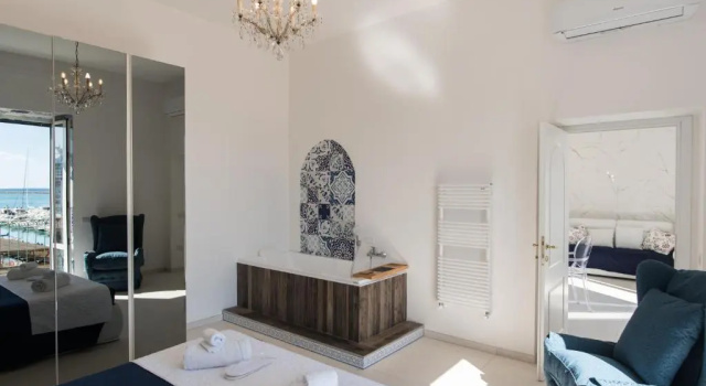 Relais Mareluna - Luxury Apartments, Забронировать Апартаменты/квартира Апартаменты Салерно, рядом с Complesso Monumentale di Santa Sofia, Апартаменты/квартира