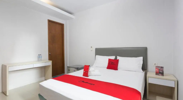 Двухместный номер Standard RedDoorz Plus near Cilandak Town Square 2