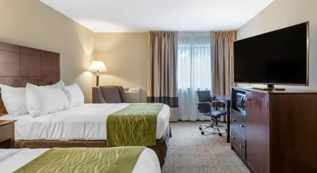 Standard Neljän hengen huone parvekkeella Comfort Inn Lansing
