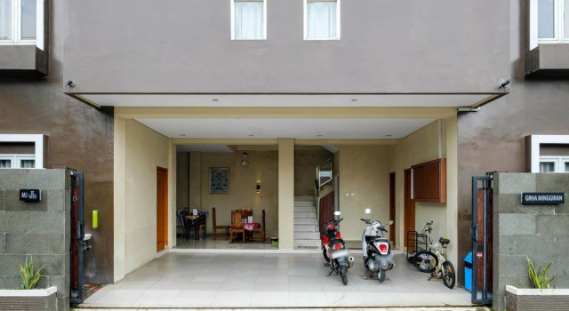Grha Minggiran Homestay Yogyakarta Mitra RedDoorz, Boek Hotel Hotels in Yogjakarta met parkeren, Parkeren