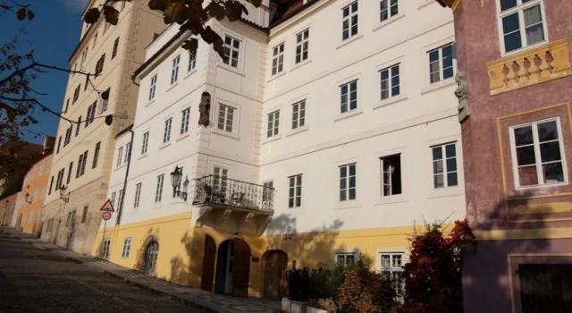 Golden Apple Apartments