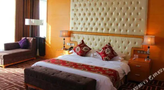 Henghui New Century Grand Hotel, Забронировать Отель Отели Лохэ с бассейном, Бассейн