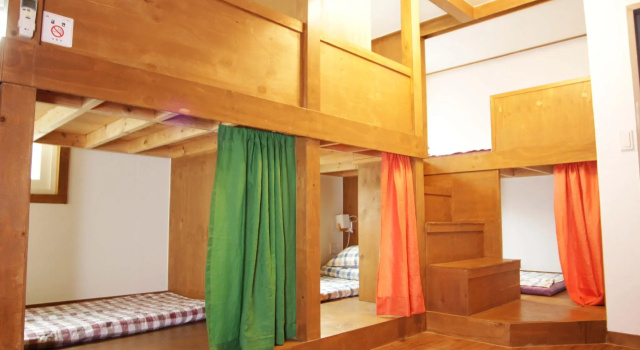 Кровать в общем номере (женский номер) Urban Art Stay - Hostel