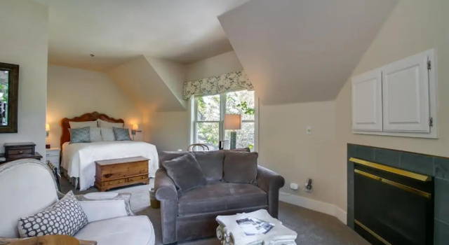 Люкс с видом на сад Winchester Inn