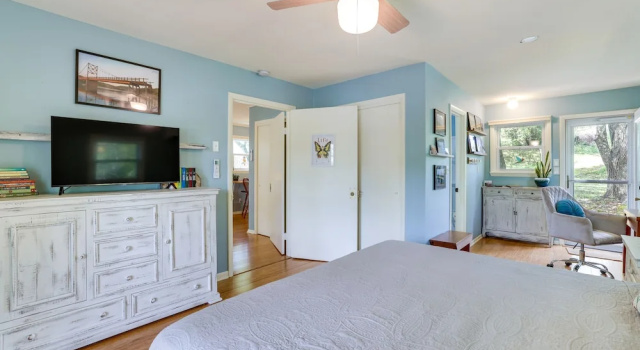Lakefront Cottage by Little Golden Gate Bridge, Rezerwuj Dom wakacyjny Wille w Holiday Island, Willa