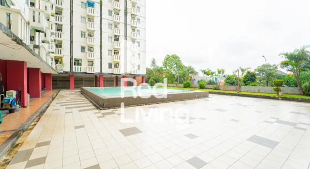 RedLiving Apartemen Cibubur Village - Lily's Room Tower C, Varaa Huoneisto Depok hotellit, joissa on uima-allas, Uima-allas