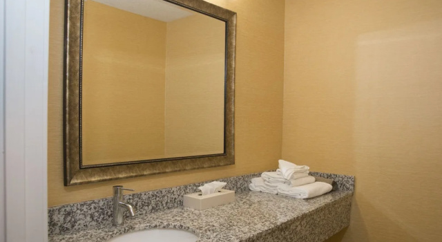 Четырёхместный номер Standard с балконом Hampton Falls Inn