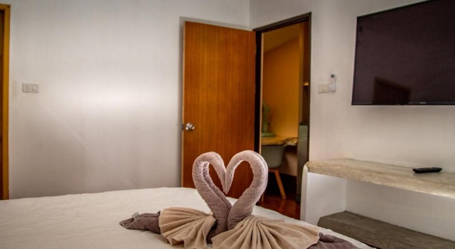 Filou Studio Butterfly Pool Access