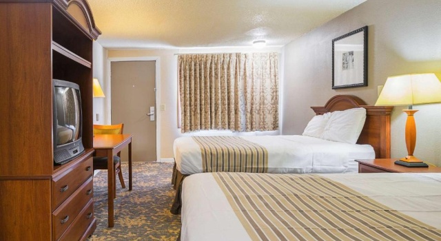 Четырёхместный номер Standard FairBridge Inn Express Battle Creek