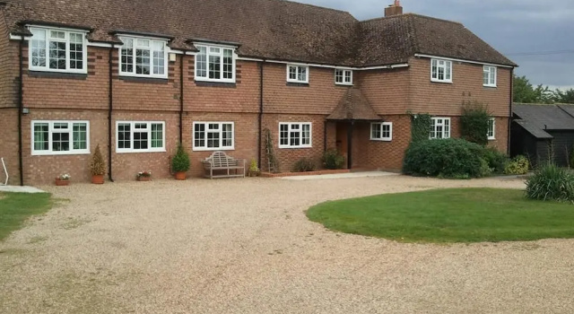 Latchmead, Rezervați Hotel Bishops Stortford Hertfordshire