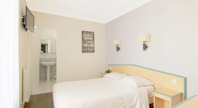 Номер Standard Hotel Briand devient Hotel IPL