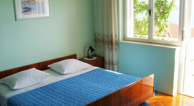 Apartment Ivan - with parking : A4 Omis, Riviera Omis