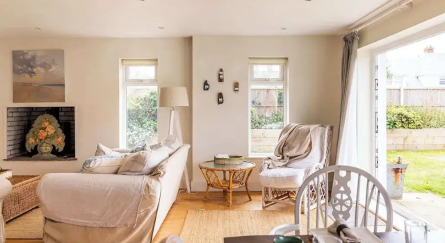 Light-filled Family-friendly Beach House, Забронировать Дом для отпуска Коттеджи Исторического графства Суссекса, Коттедж