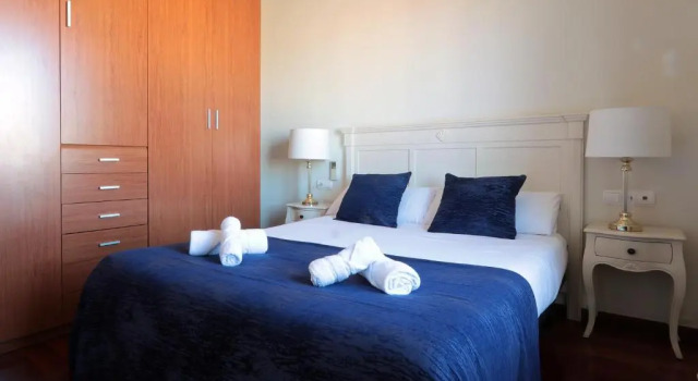 Апартаменты Classbedroom Fira Business Apartment