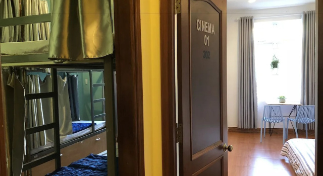 Кровать в общем номере (женский номер) Coffee Shop & Hostel Co Hai