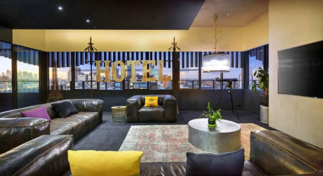 The Birdcage Luxury 4BDR Penthouse, Book Hotel South Yarra 