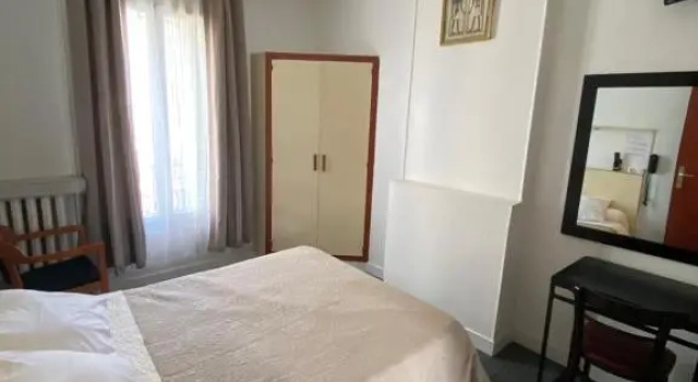 Трёхместный номер Standard Hôtel Résidence Saint Ouen