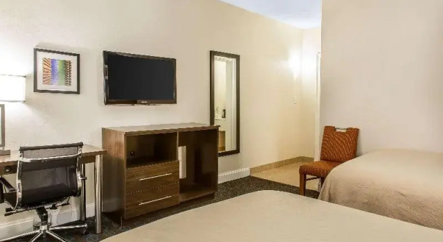 Номер Standard Quality Inn & Suites Middletown - Newport