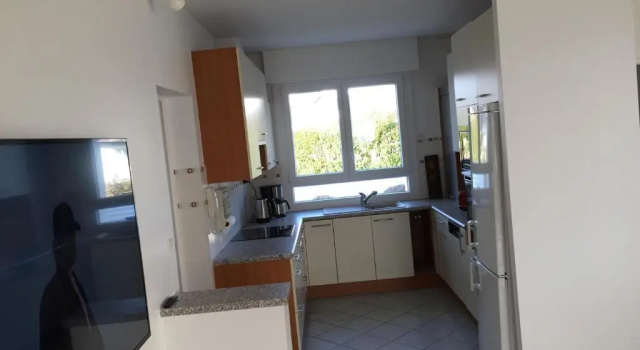 17 Rue des Sarcelles, Забронировать Отель Отели Дамган с парковкой, Парковка