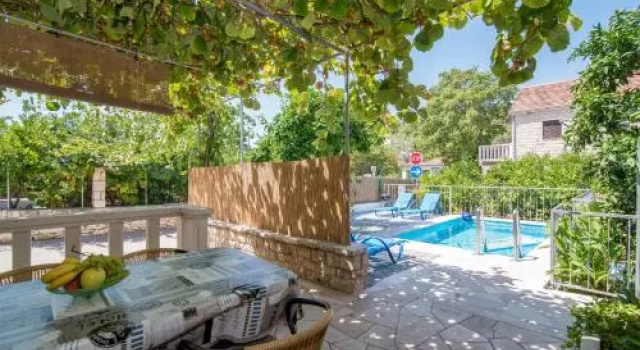 Apartment Sweet Dreams, Брондау Пәтер Omis қаласындағы жүзу бассейні бар қонақ үйлер, Жүзу бассейні
