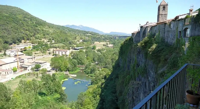Cala Clareta, Забронировать Отель Отели Кастельфольит-де-ла-Рока с парковкой, Парковка
