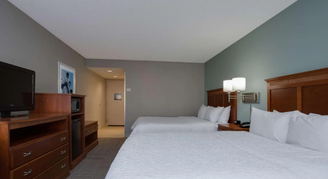 Четырёхместный номер Hampton Inn Harbourgate