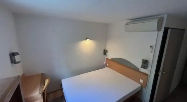 Номер Economy Brit Hotel Essentiel Millau