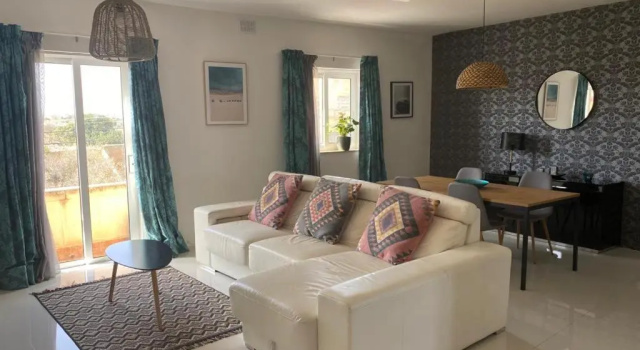 Апартаменты Modern and spacious 2 bedroom apartment with communal outdoor pool GZ-SMEL1-1
