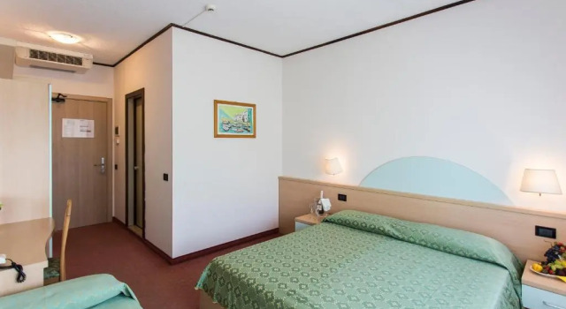 Четырёхместный номер Standard Hotel Europa