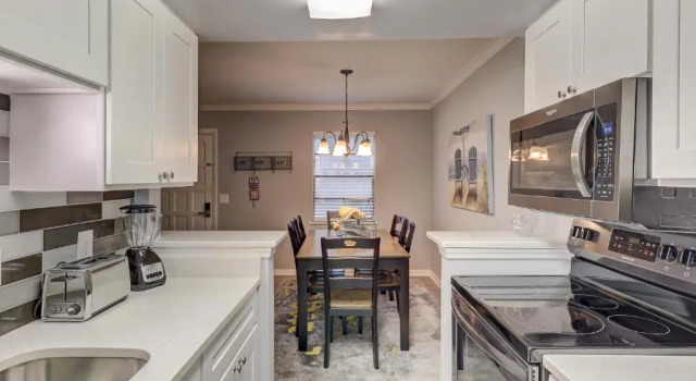 #111 Elaborate Condo Ideal Location 2BRM/2 Parking, Đặt Khách sạn Hilton Head Island Charleston