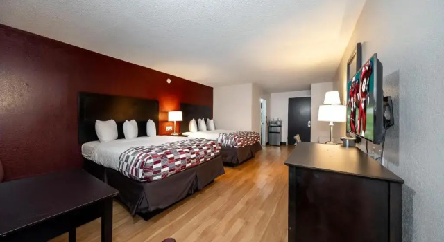 Четырёхместный номер Deluxe Red Roof Inn Lumberton