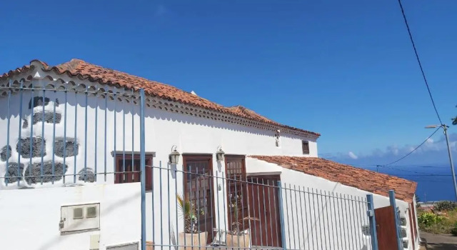 Charming 1-bed House in La Laguna, Забронировать Вилла Виллы Сан-Кристобаль-де-Ла-Лагуны, Вилла