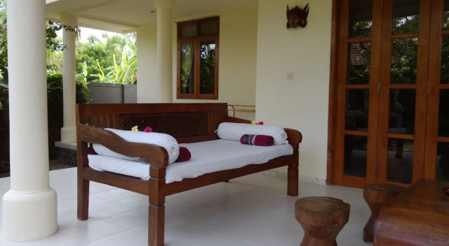 Starlight Bungalow, Đặt Khách sạn Kalibukbuk Bali