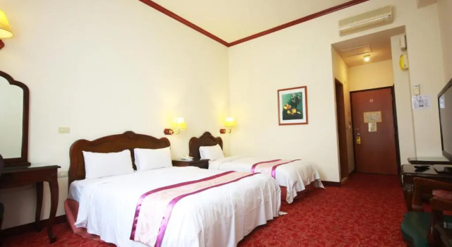 Трёхместный номер Standard East Commercial Affairs Hotel