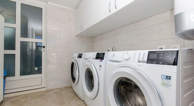 Apartments Amazing View, Забронировать Апартаменты/квартира Басина Остров Хвар, рядом с Частный Пляж «Каше Глампинг»