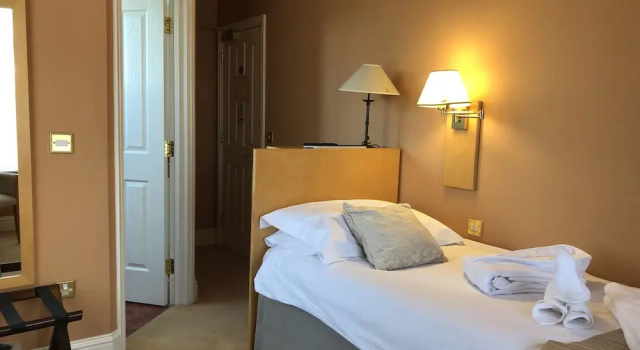 Трёхместный семейный номер Standard Cliff House Hotel
